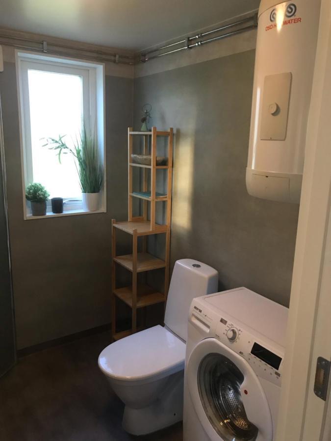 Vaelutrustad Stuga Med Vacker Sjoeutsikt Urshult Extérieur photo