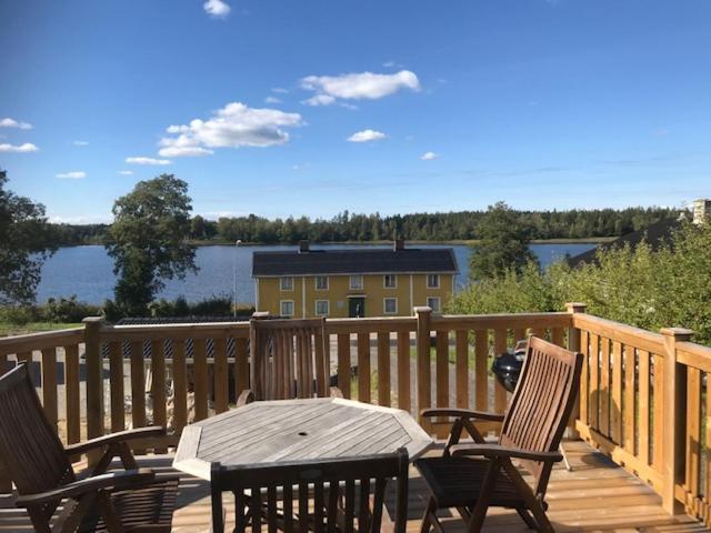 Vaelutrustad Stuga Med Vacker Sjoeutsikt Urshult Extérieur photo