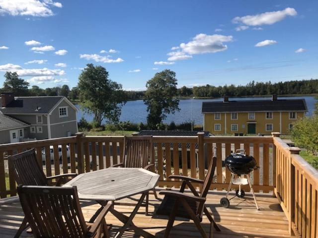 Vaelutrustad Stuga Med Vacker Sjoeutsikt Urshult Extérieur photo