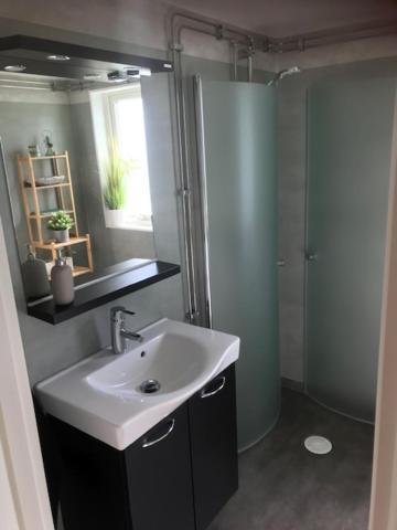 Vaelutrustad Stuga Med Vacker Sjoeutsikt Urshult Extérieur photo